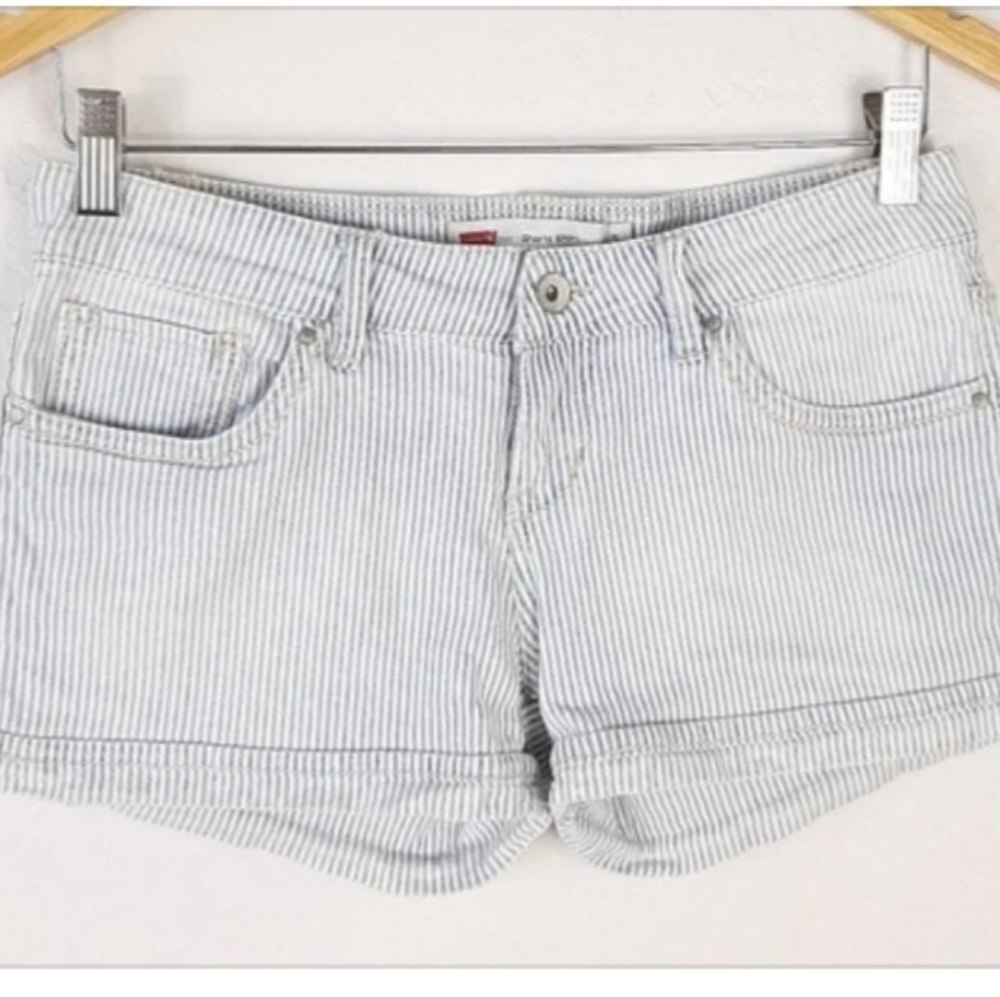 Levis jean shorts